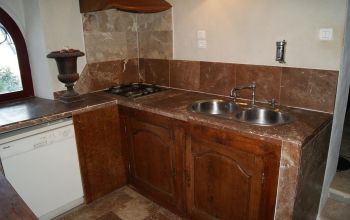 The fully equipped kitchen